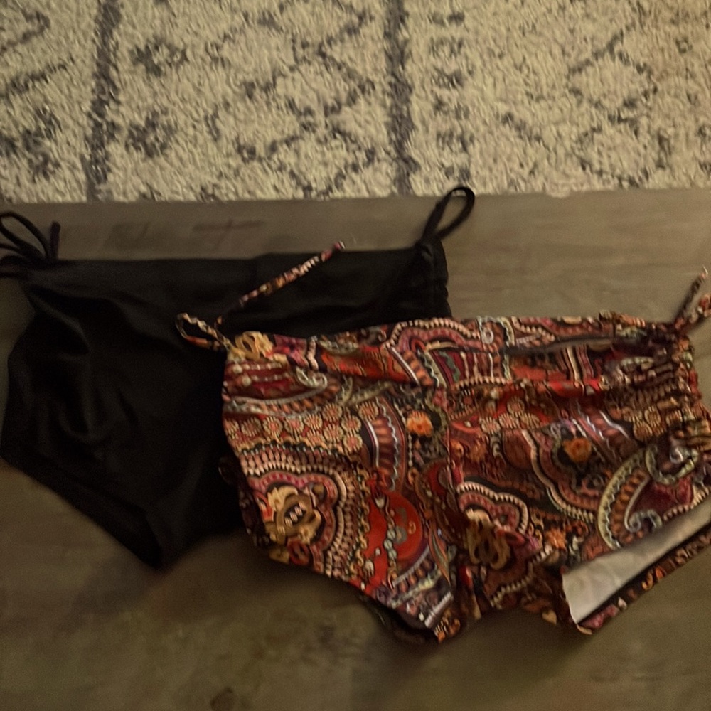 Onzie yoga shorts — bundle of 2